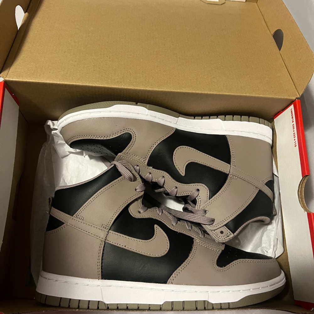 Nike dunk high in moon fossil